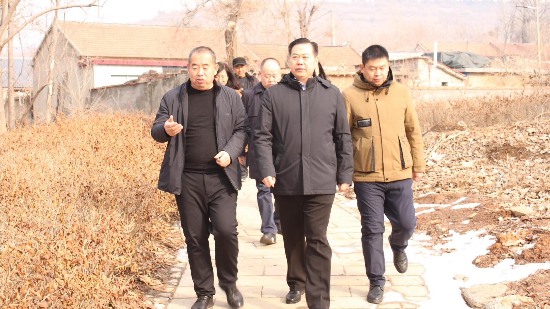 淄博市能源集團領導班子赴定點幫扶村開展春節走訪慰問活動(圖1)